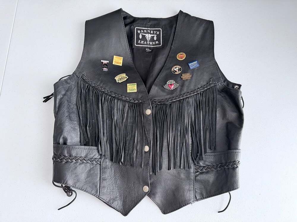 Barneys Black Leather Women's Fringe Biker Vest & Motorcycle Sturgis Pins XL

KD